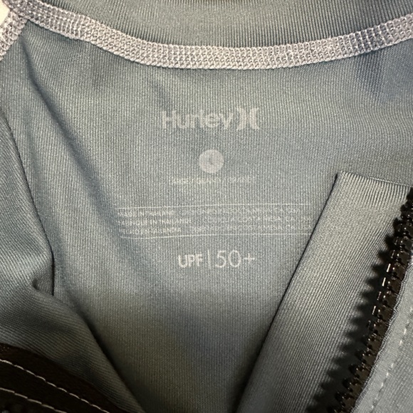 Hurley Rashguard - Picture 3 of 3